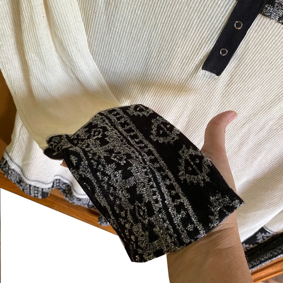 Maurices Long Sleeve Top Size XL - Picture 8 of 8